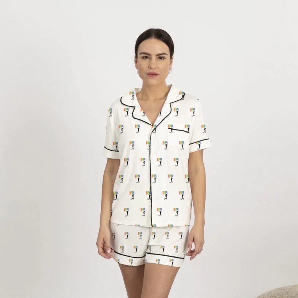 Aspen Dream
Rainbow mood bamboo short pajama set size small